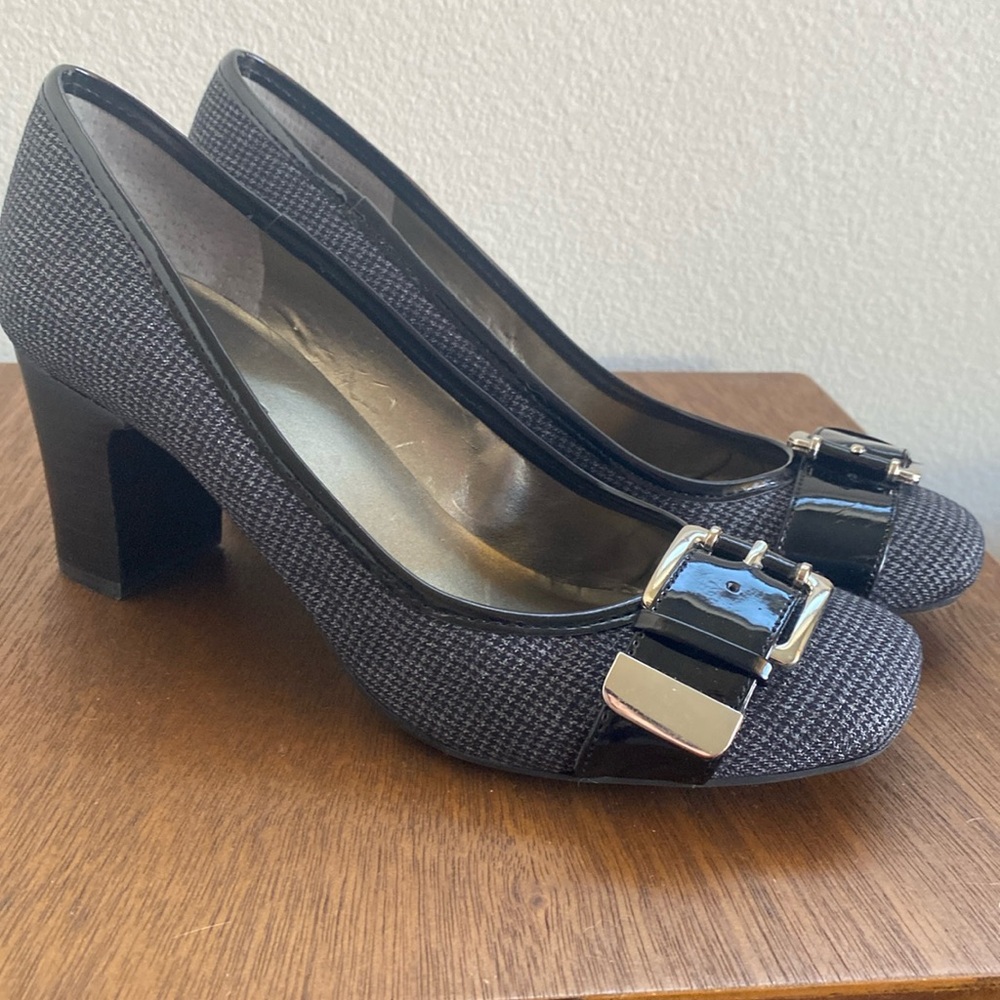 Bandolino Black & Gray Houndstooth Fabric Wide Heels, Patent Buckle, Women’s 7M